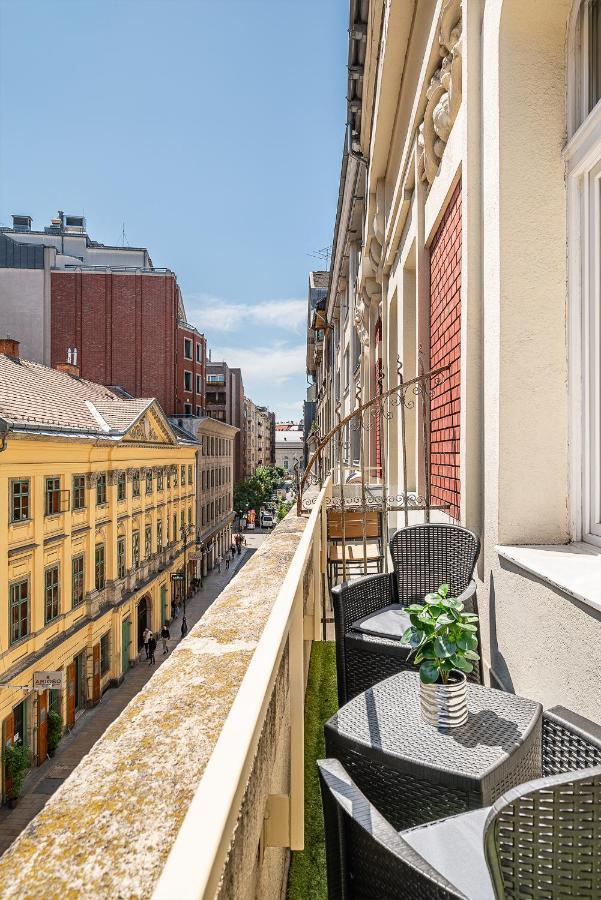 Luxury Apartment With Free Garage And Balcony In The Center Budapest Exteriör bild