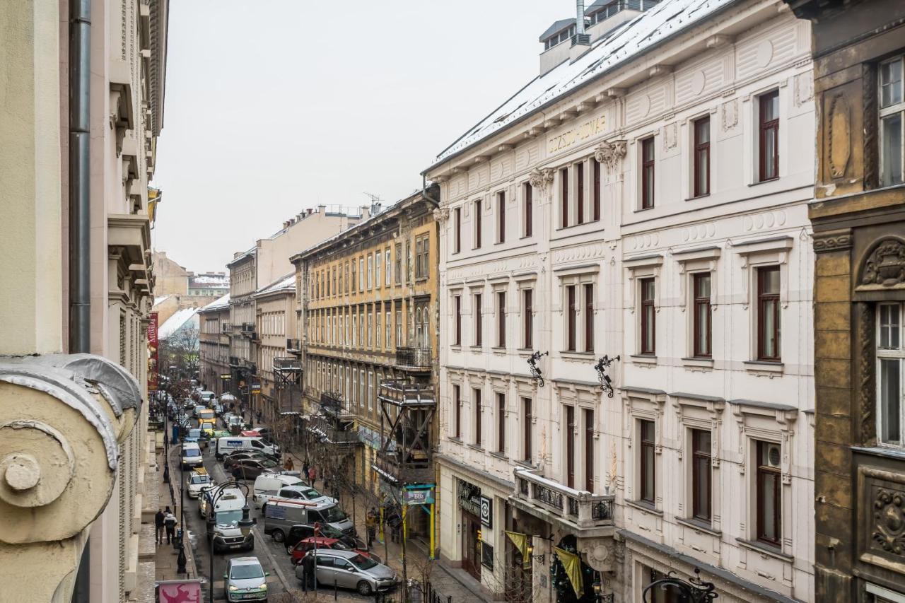 Luxury Apartment With Free Garage And Balcony In The Center Budapest Exteriör bild